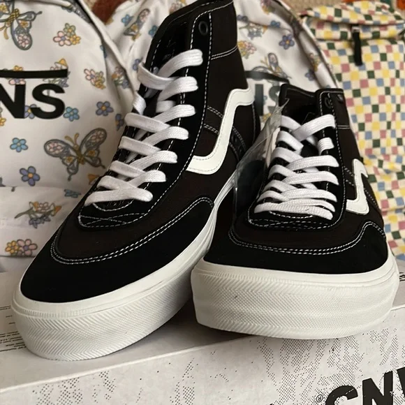 Vans WMNS Crockett High
Black/White
VN0A5JIGY28
Sneakers - Picture 8 of 16